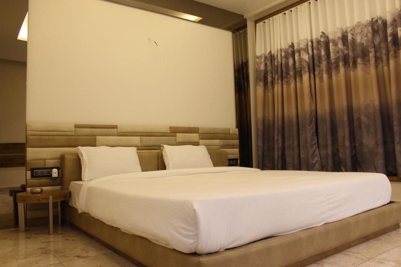 The Heaven Water Park And Resort & Restaurant Virpur Bagian luar foto